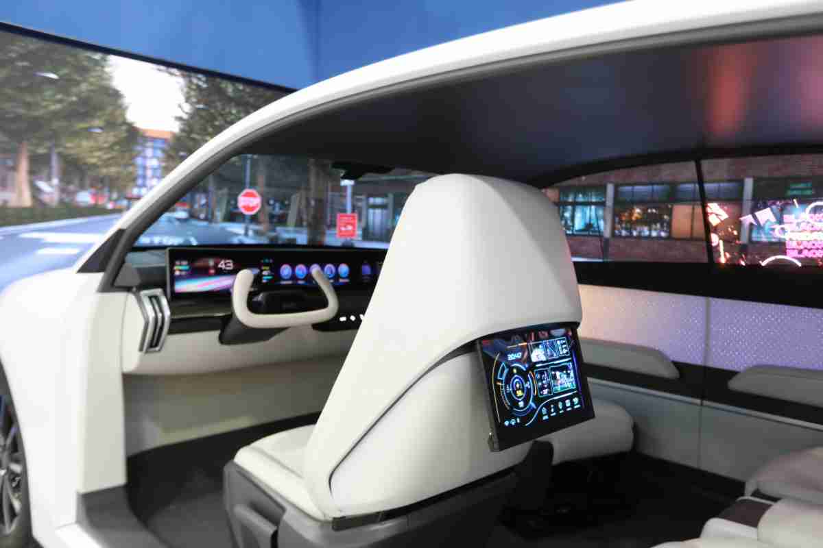 888.BY集团电子游戏的「可卷式后座娱乐显示器」加强后座乘客的感官体验，，，，并保有个性化设计，，可依使用偏好进行动态调整。。。